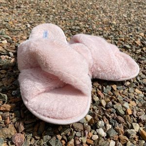 Pink fluffy slide on slippers